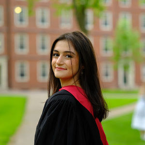 Meet your Posher, Lara